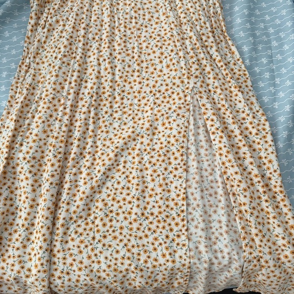 Lace sunflower dress 🌻 - Picture 2 of 6